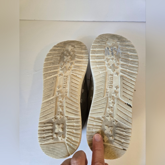 Hey Dude Beige, Comfortable Loafers Size 8 - Picture 6 of 7